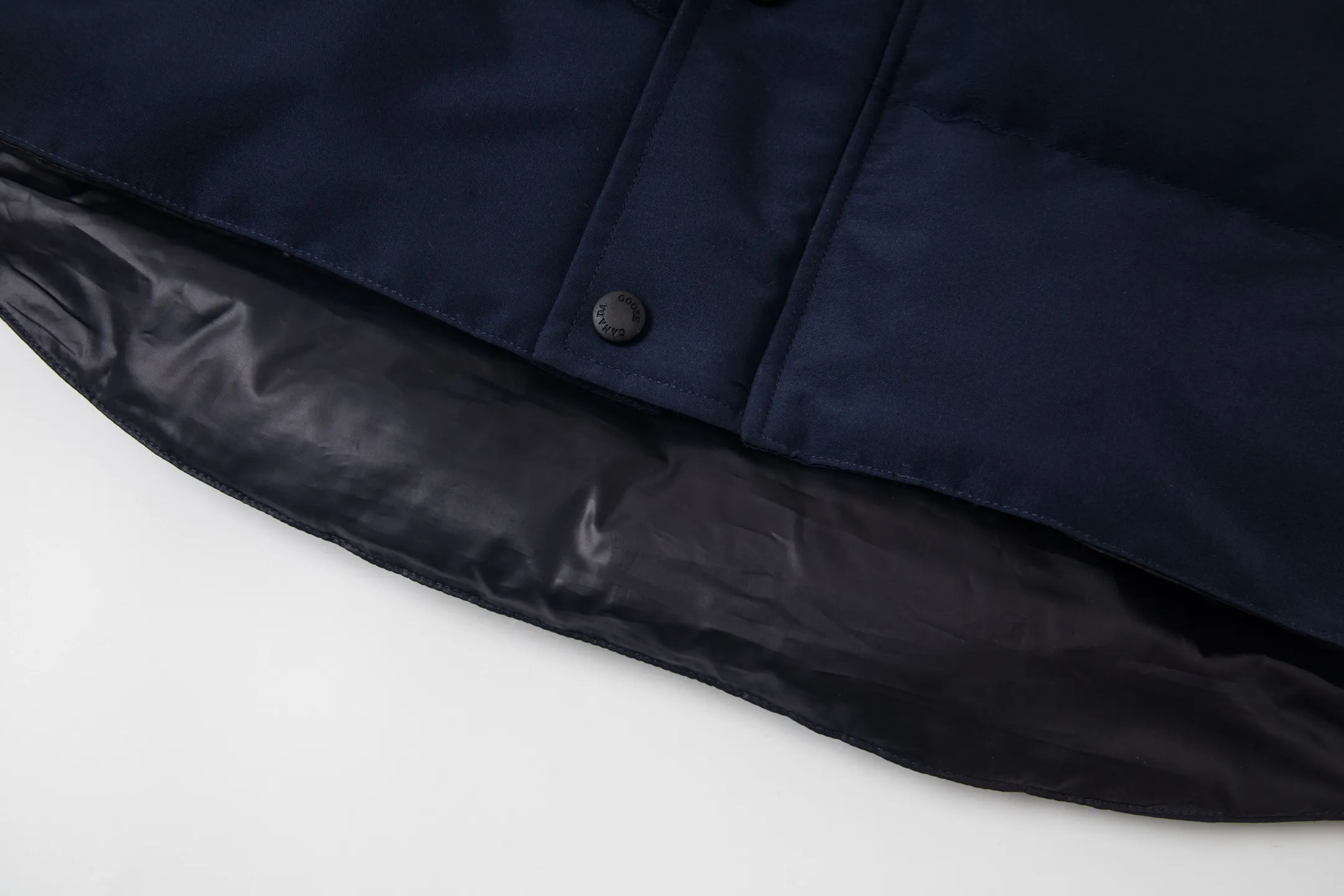 P360 Canada Goose/Canada Goose Black Label #Freestyle Crew 4151mb men's and women's vest down ➖ Imported Behringer embroidery machine customized 10,000-needle embroidery label! ➖ Imported 21-count polyester-cotton blended original fabric, using Feather-Light 10D waterproof coating fabric, made of 84.5% polyester fiber and 15.5% cotton, 100% the best feel in the entire network! ➖ The genuine official website uses the national standard 80 white duck down, and will never be misled by false claims such as 90 down or goose down! ➖ 100% nylon nylon lining with double double-layer sealing design to prevent velvet from running away. Top-grade polar fleece is used in the collar and pockets to keep warm and comfortable! ➖ Yoshida YKK provides original custom-made electroplated sliders. YKK two-way lockable zippers are tight and smooth and will not peel off paint! ➖ 3M composite original Velcro is durable, and all accessories and hardware are disassembled and customized! ⛔No slander, no exaggeration, no need for too much copywriting, because it is focused, it is professional!  SIZE: XS S M L XL XXL